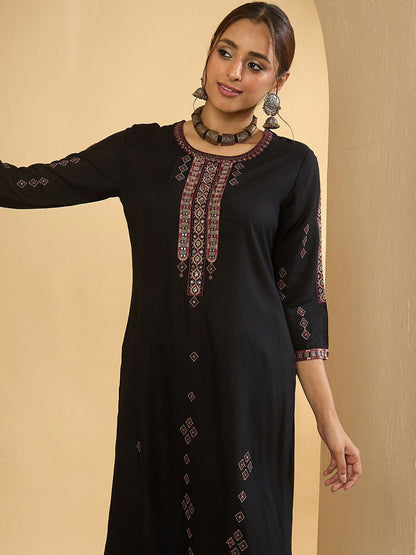Women Ethnic Motifs Embroidered Regular Thread Work Kurta Sets
