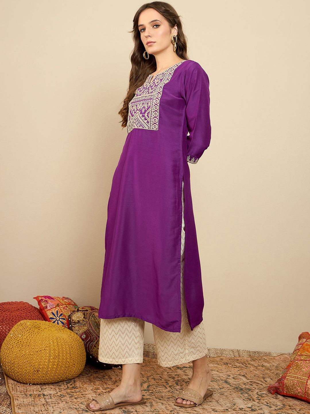 Indyancart IE Ethnic Motifs Embroidered Notched Neck Thread Work Liva Straight Kurta