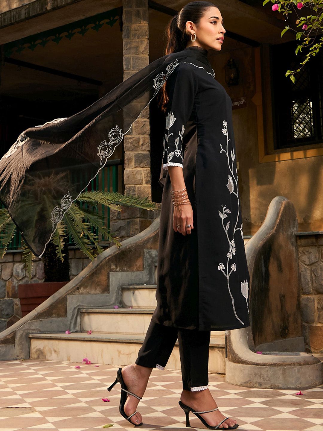 Indyancart IE Floral Embroidered Keyhole Neck Thread Work Kurta with Trousers & With Dupatta