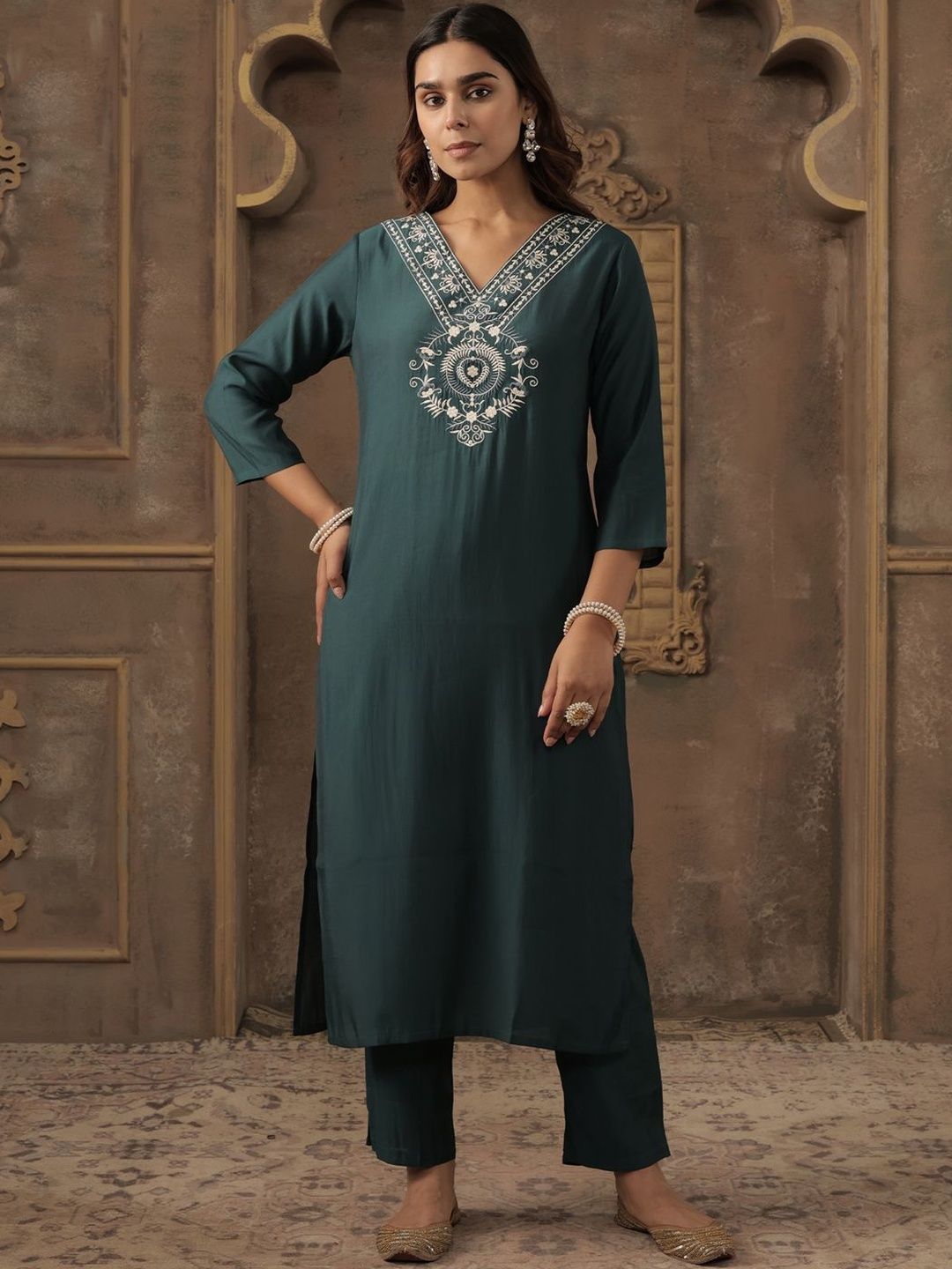 Women Ethnic Motifs Embroidered Kurta with Trousers