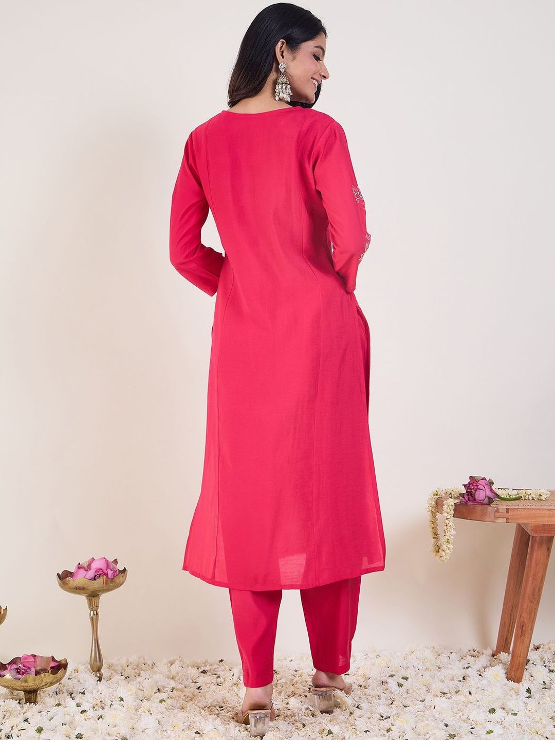 Floral Embroidered Round Neck Thread Work Straight Kurta with Trousers
