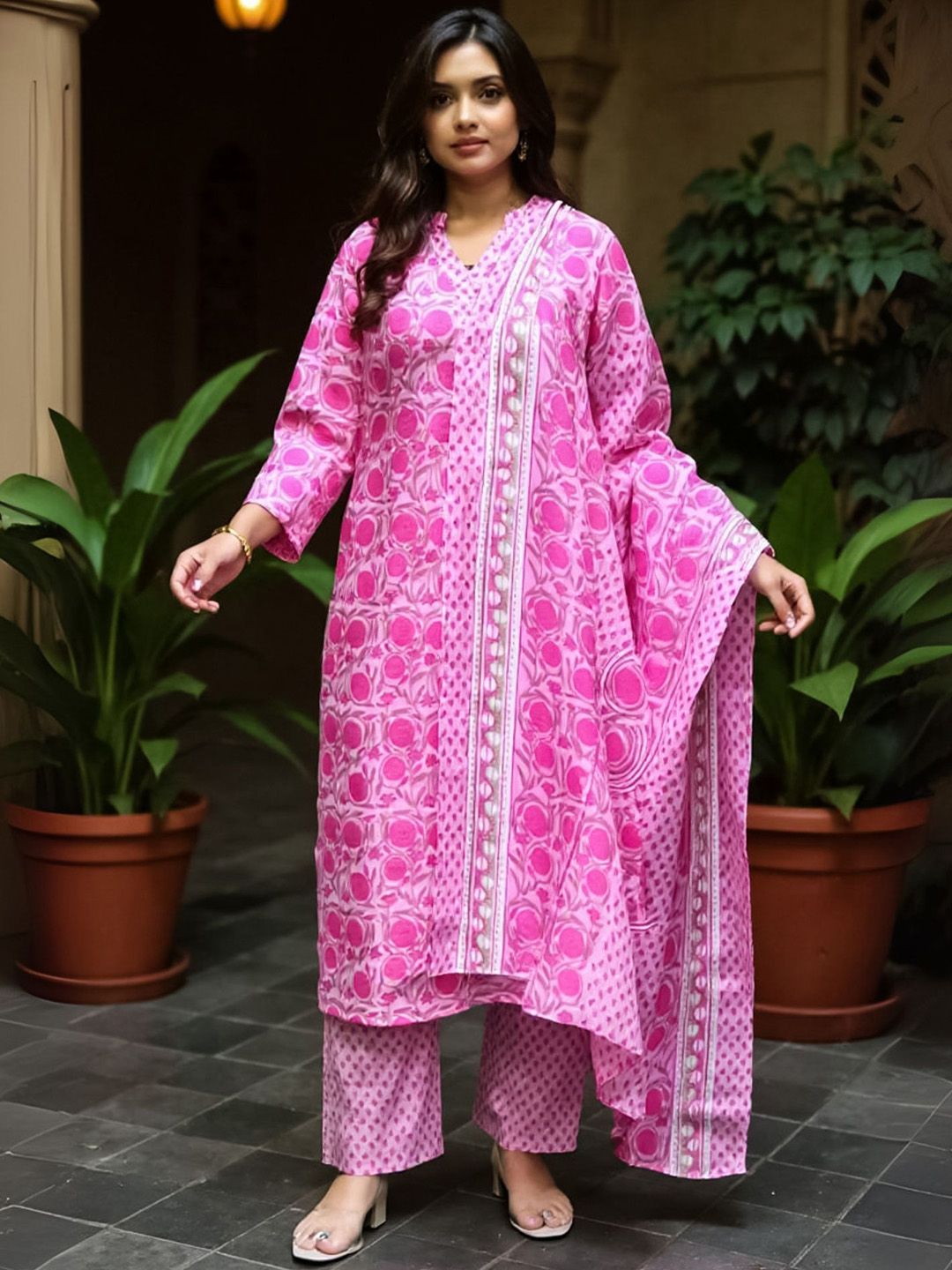 Women Floral Printed Cotton Kurta with Trousers & Dupatta