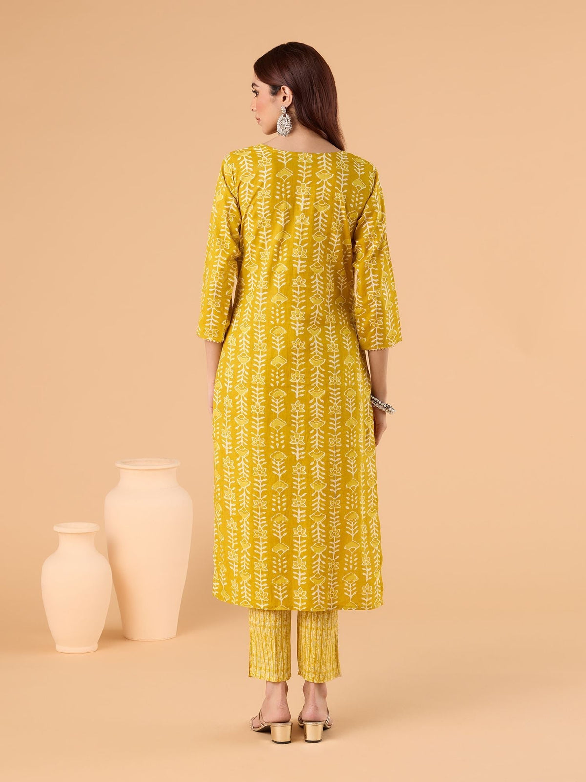 Indyancart RV Women's Jaipuri Floral print straight side slit Kurta Pant Set with Dupatta