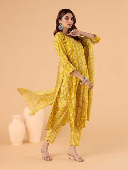 Indyancart RV Women's Jaipuri Floral print straight side slit Kurta Pant Set with Dupatta