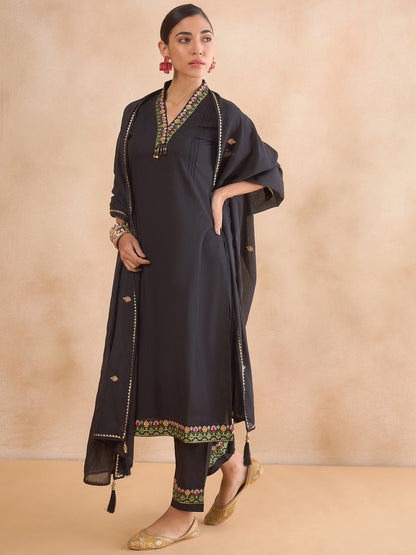 Dhiyona RV Women's Cambric Cotton Fabric Solid Pattern Kurtaset With Dupatta