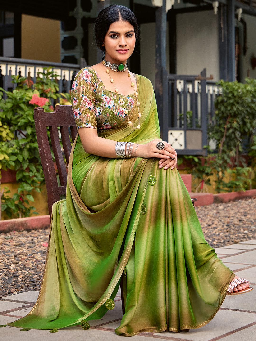 Women's Chiffon Green Embellished Celebrity Saree With Blouse Piece