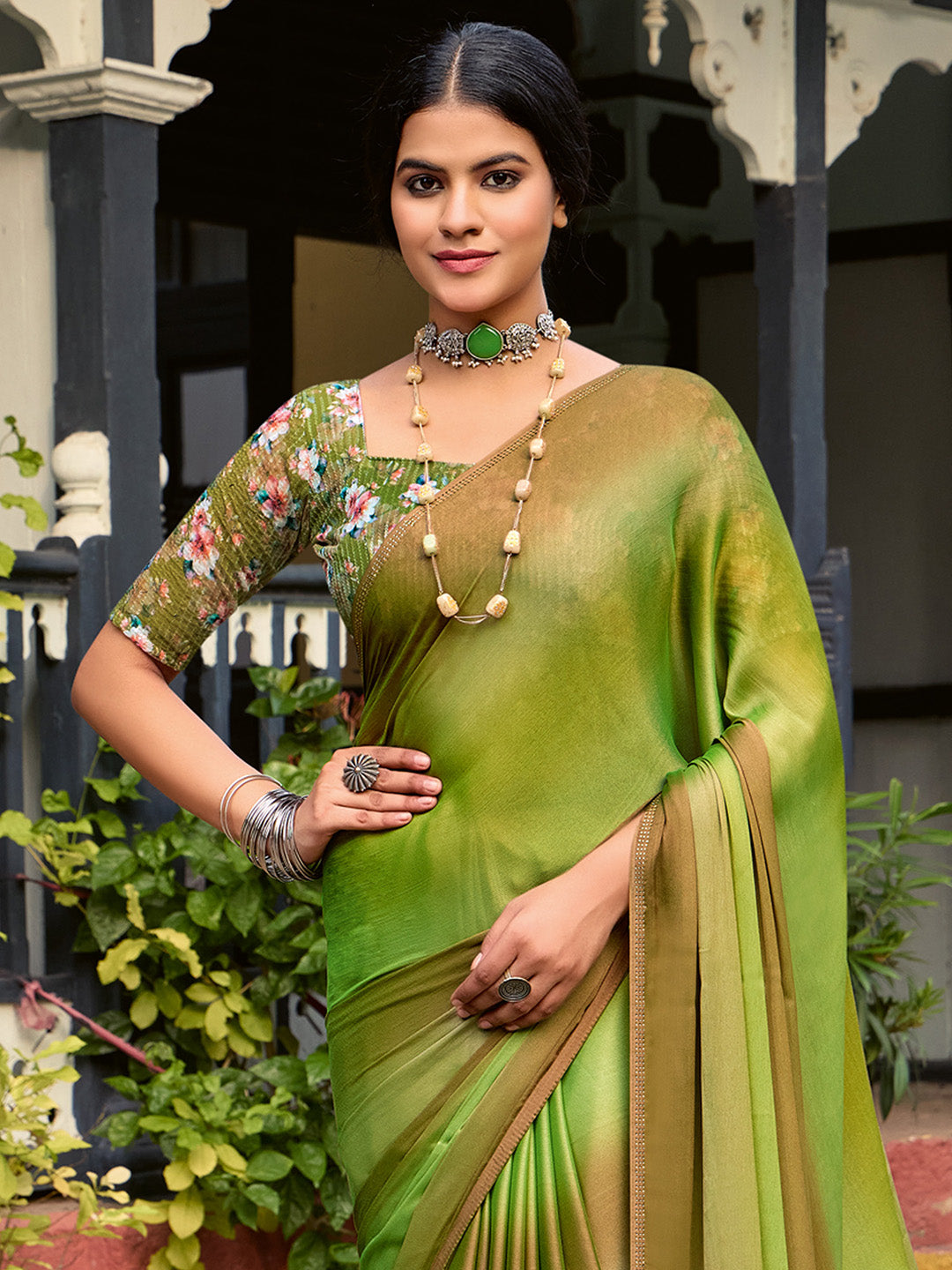 Women's Chiffon Green Embellished Celebrity Saree With Blouse Piece