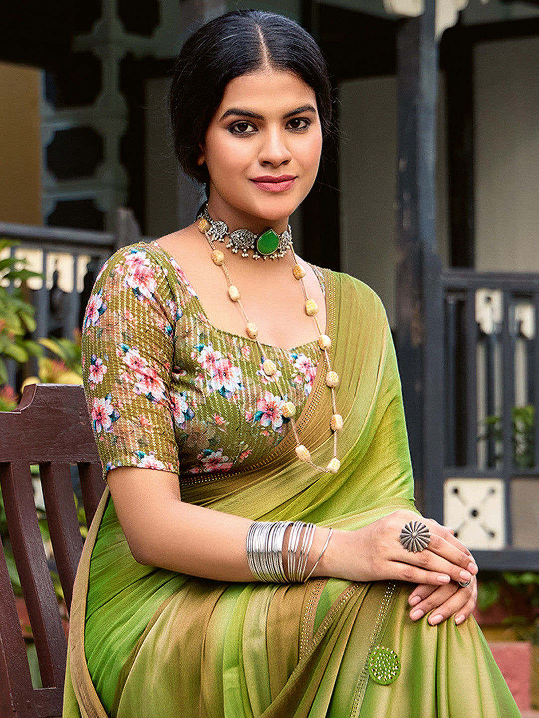 Women's Chiffon Green Embellished Celebrity Saree With Blouse Piece
