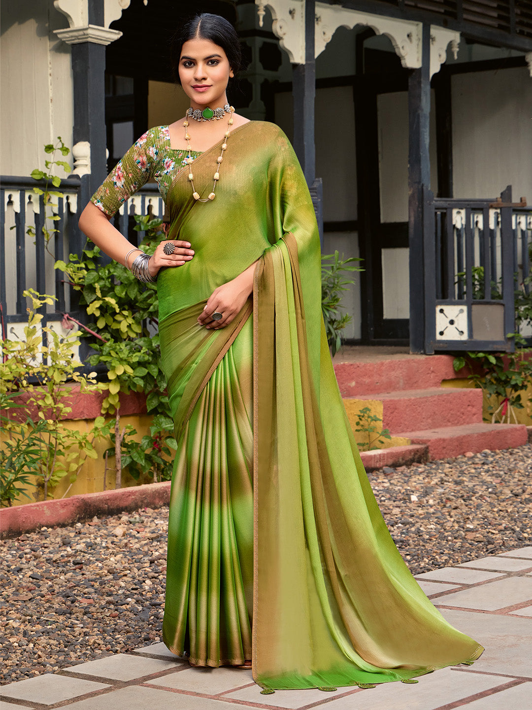 Women's Chiffon Green Embellished Celebrity Saree With Blouse Piece