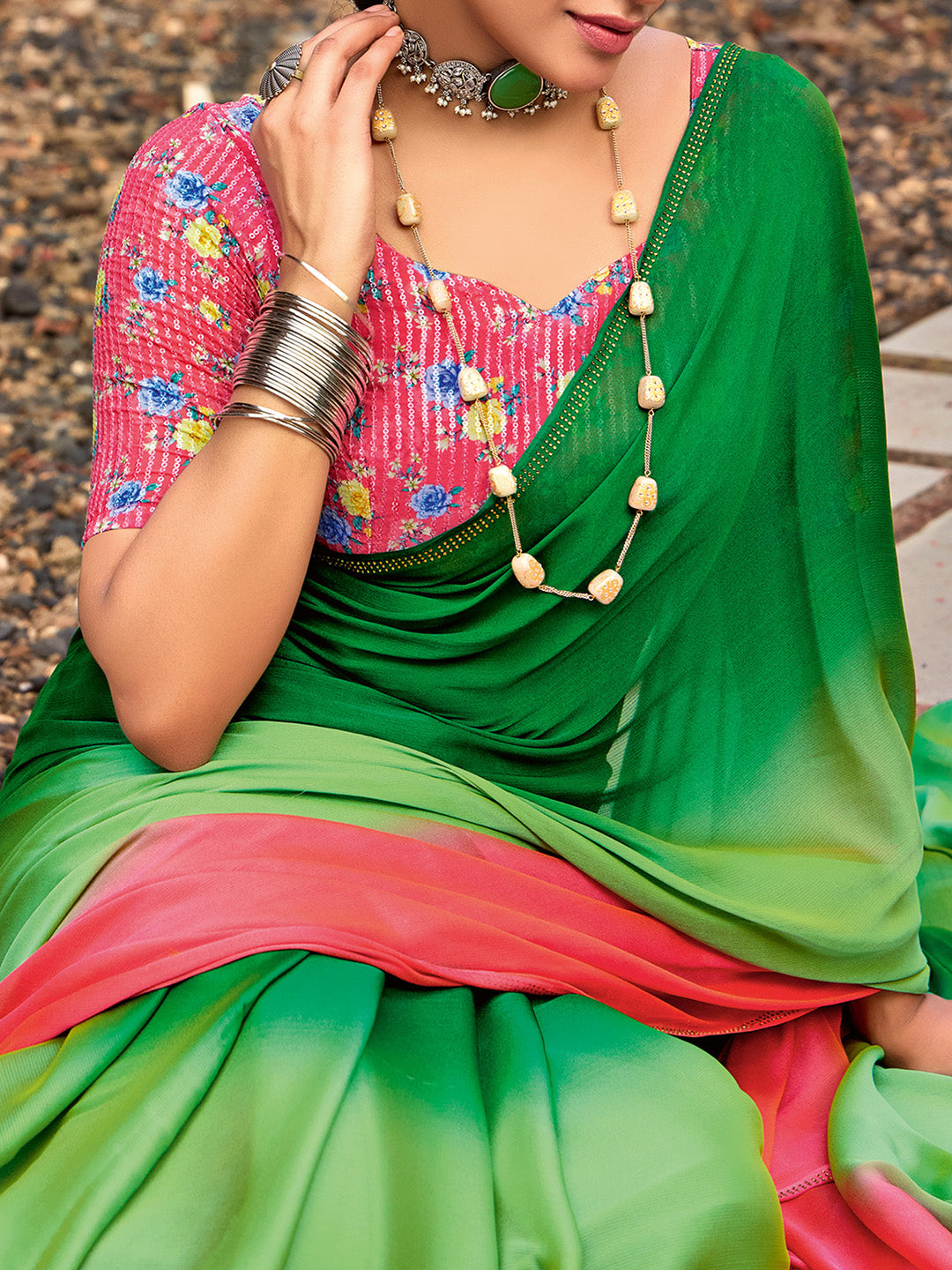 Women's Chiffon Green Embellished Celebrity Saree With Blouse Piece