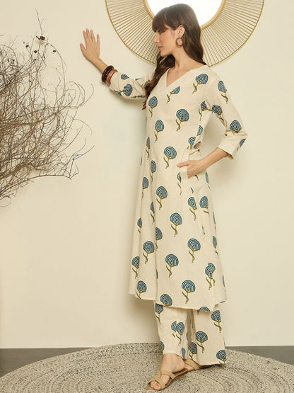 Indyancart IE Women Printed V-Neck Top and Trousers Co-Ords