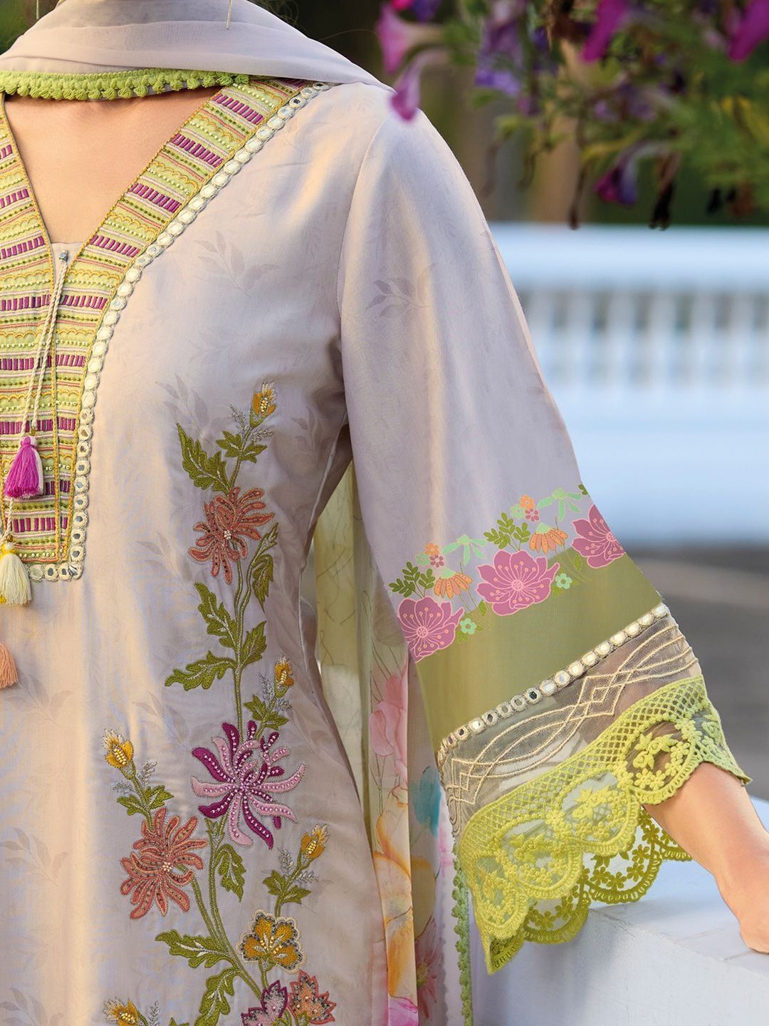 Women Floral Embroidered Regular Mirror Work Kurta with Trousers & Dupatta