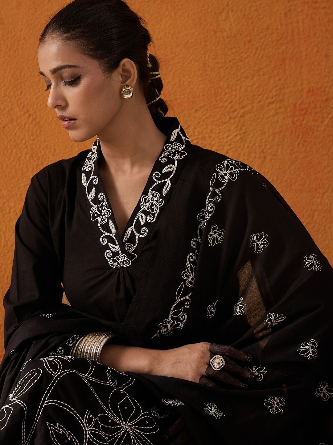 Women Floral Embroidered Regular Thread Work Pure Cotton Kurta with Trousers & With Dupatta
