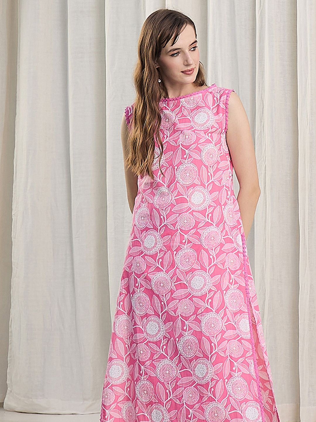 Women Floral Printed Cotton Kurta with Trousers
