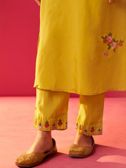 Women Floral Embroidered Kurta with Trousers