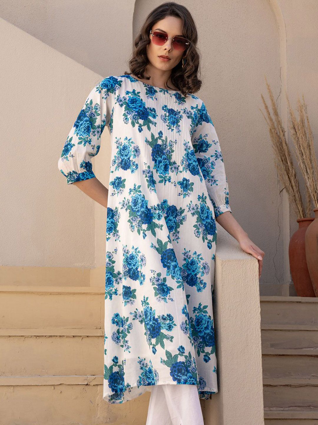 Women Floral Printed Beads and Stones Kurta with Trousers