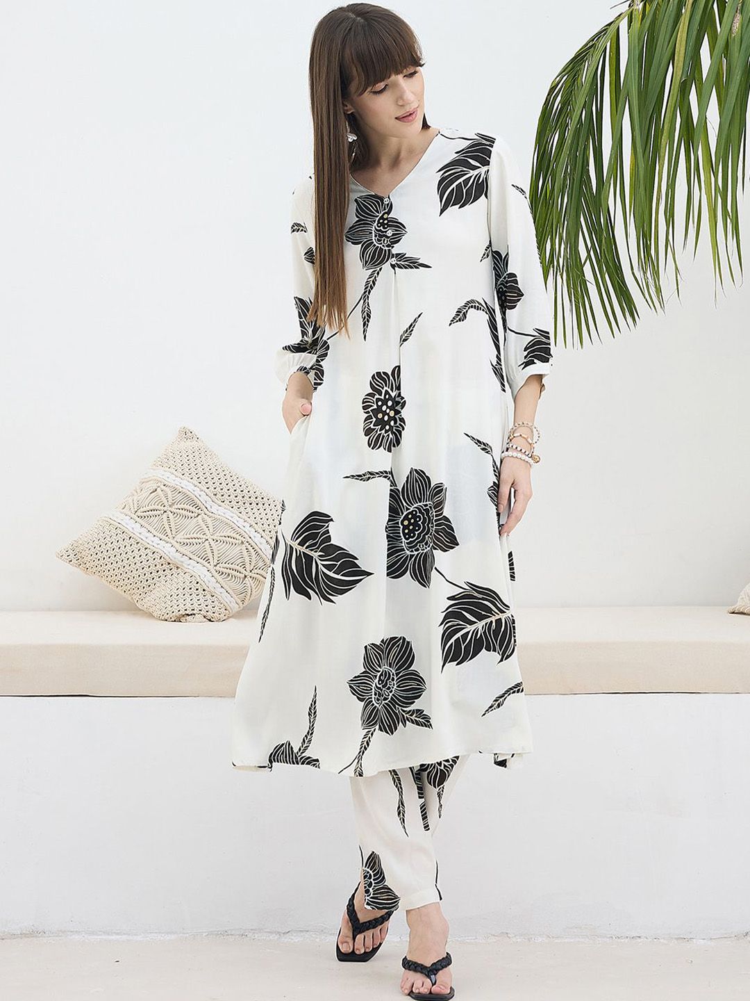 Indyancart IE Floral Printed V-Neck Tunic & Trousers