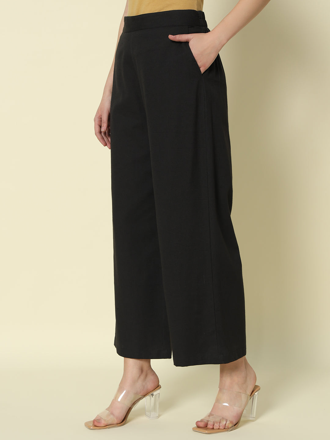 Dhiyona FL Women's Black Cotton Solid Palazzo