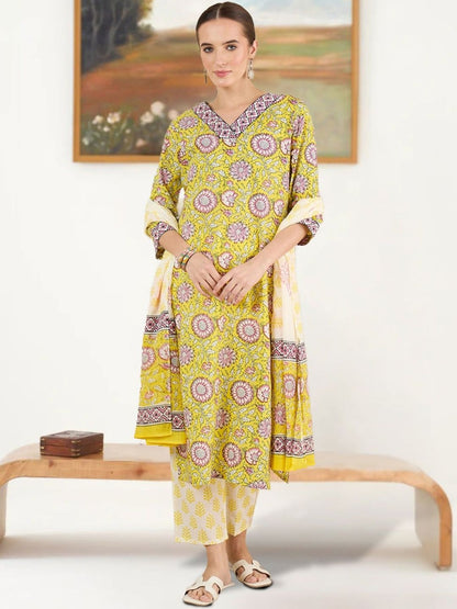 Women Floral Printed Regular Pure Cotton Kurta with Trousers & With Dupatta