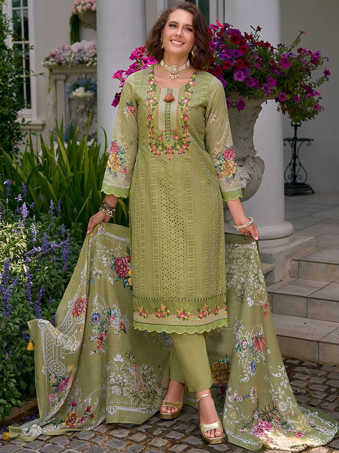 Women Embroidered Straight Pure Cotton Kurta Trousers With Dupatta set