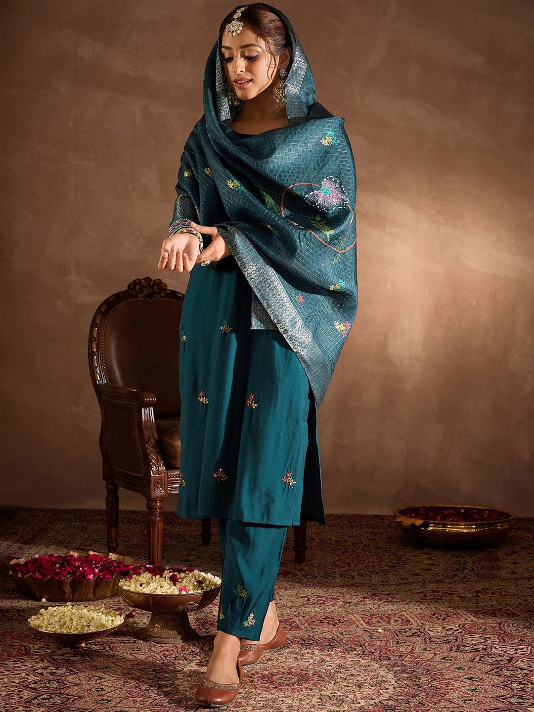 Indyancart IE Floral Embroidered Thread Work Straight Kurta With Trousers & Dupatta