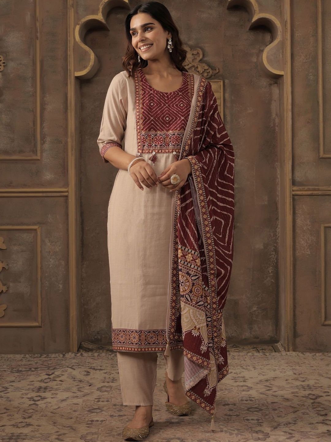 Women Geometric Printed Kurta with Trousers & Dupatta
