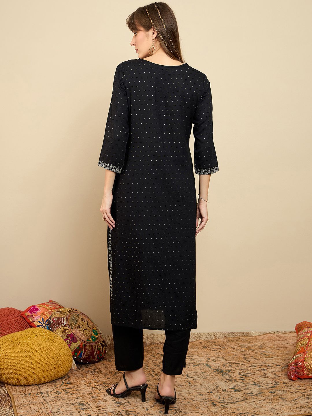Indyancart IE Floral Embroidered Zari Straight Kurta