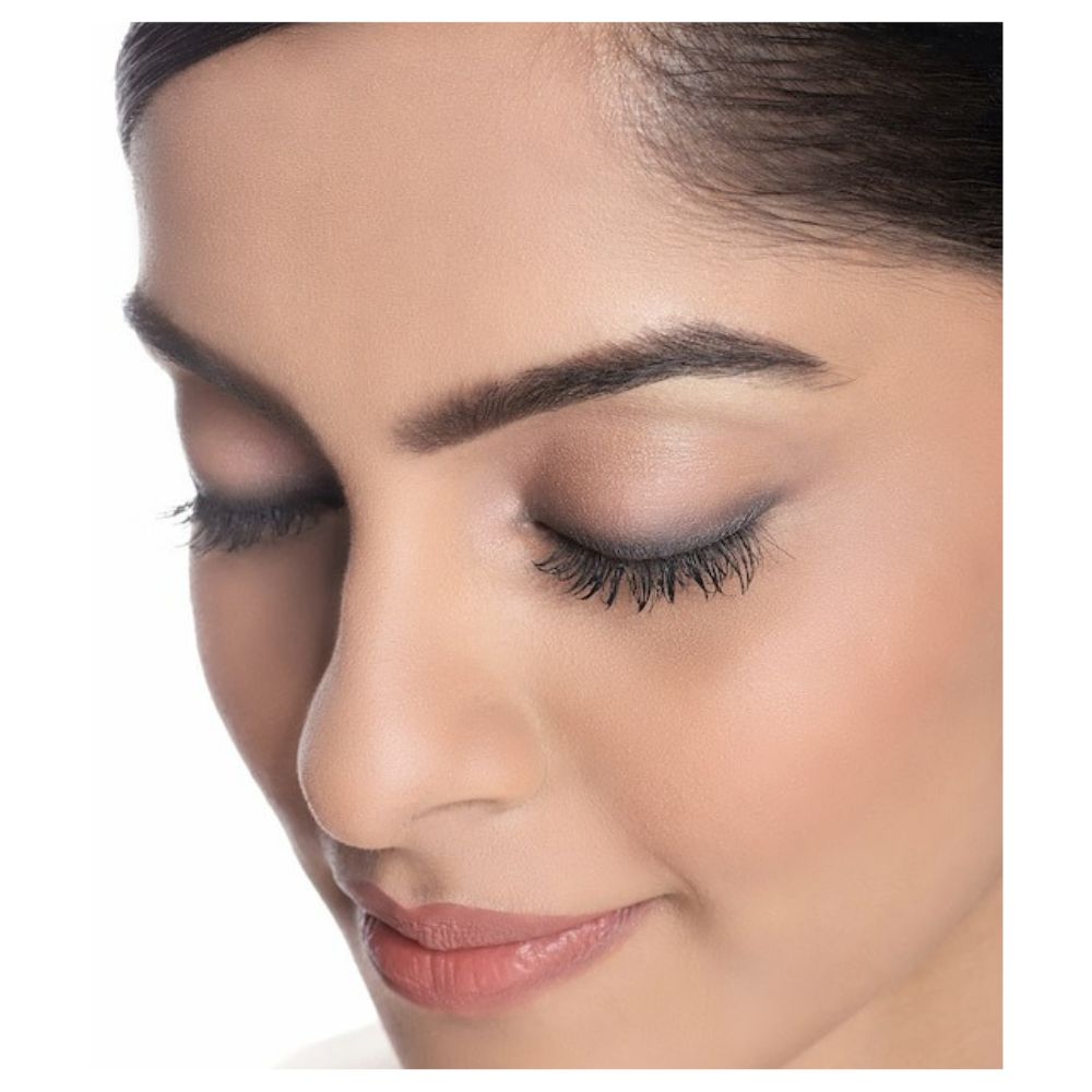 Himalaya Herbals Kajal in black, a natural eye makeup product for enhancing eye beauty and definition.
