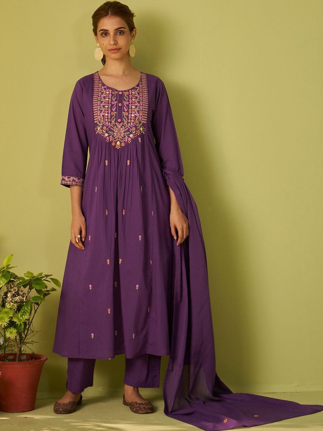 Women Floral Embroidered Panelled Thread Work Pure Cotton Kurta with Trousers & With Dupatta