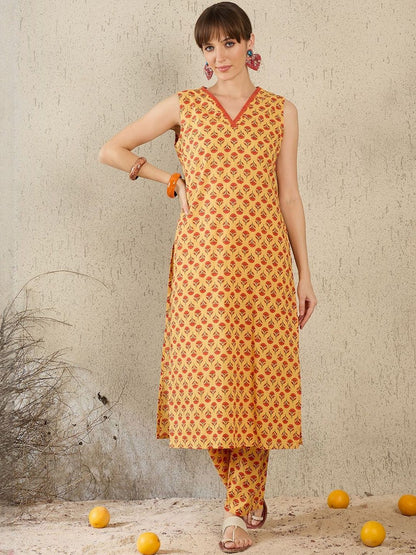 Women Ethnic Motifs Printed Cotton Kurta with Trousers