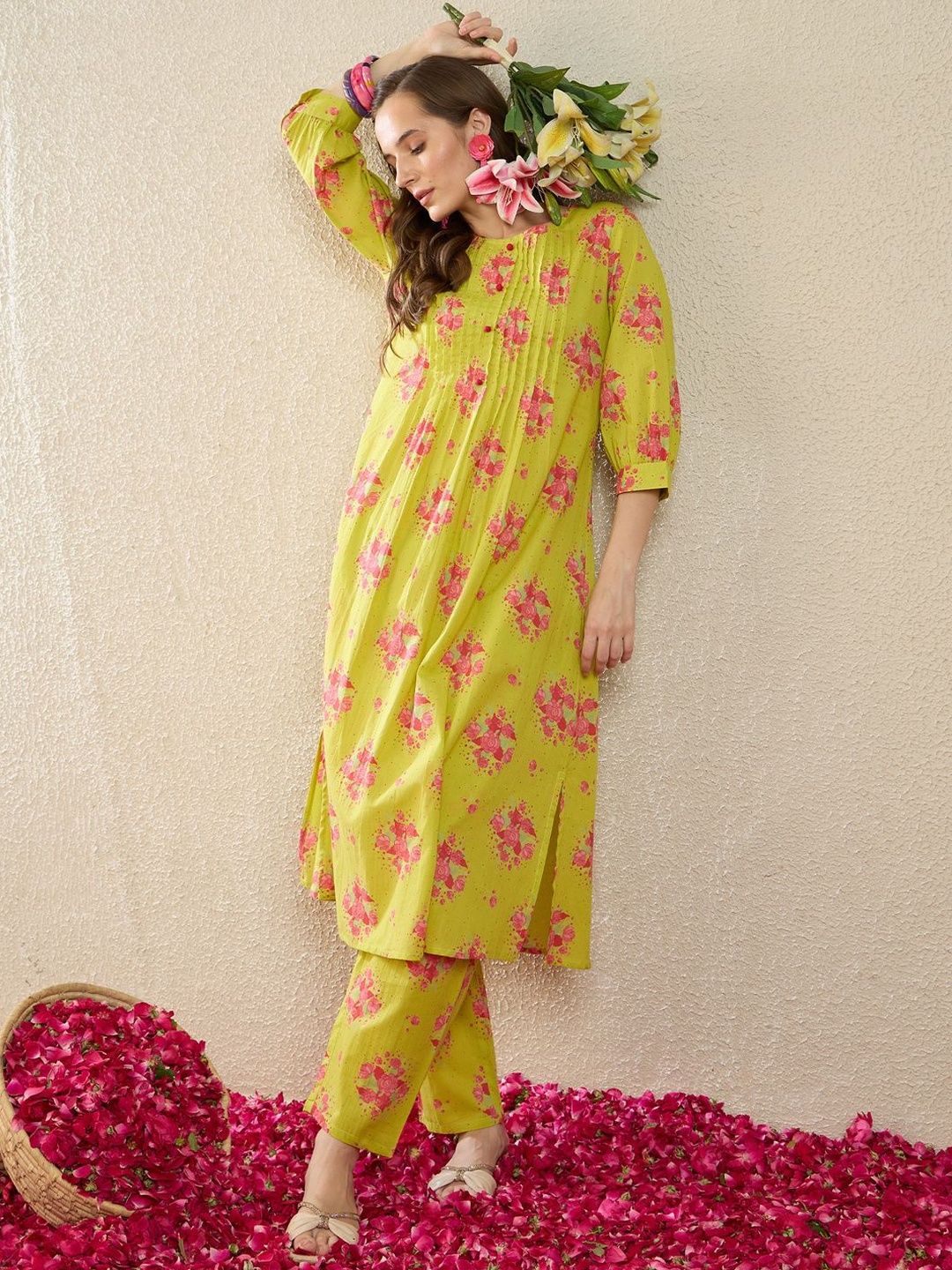 Women Floral Printed Pleated Pure Cotton Kurta with Trousers