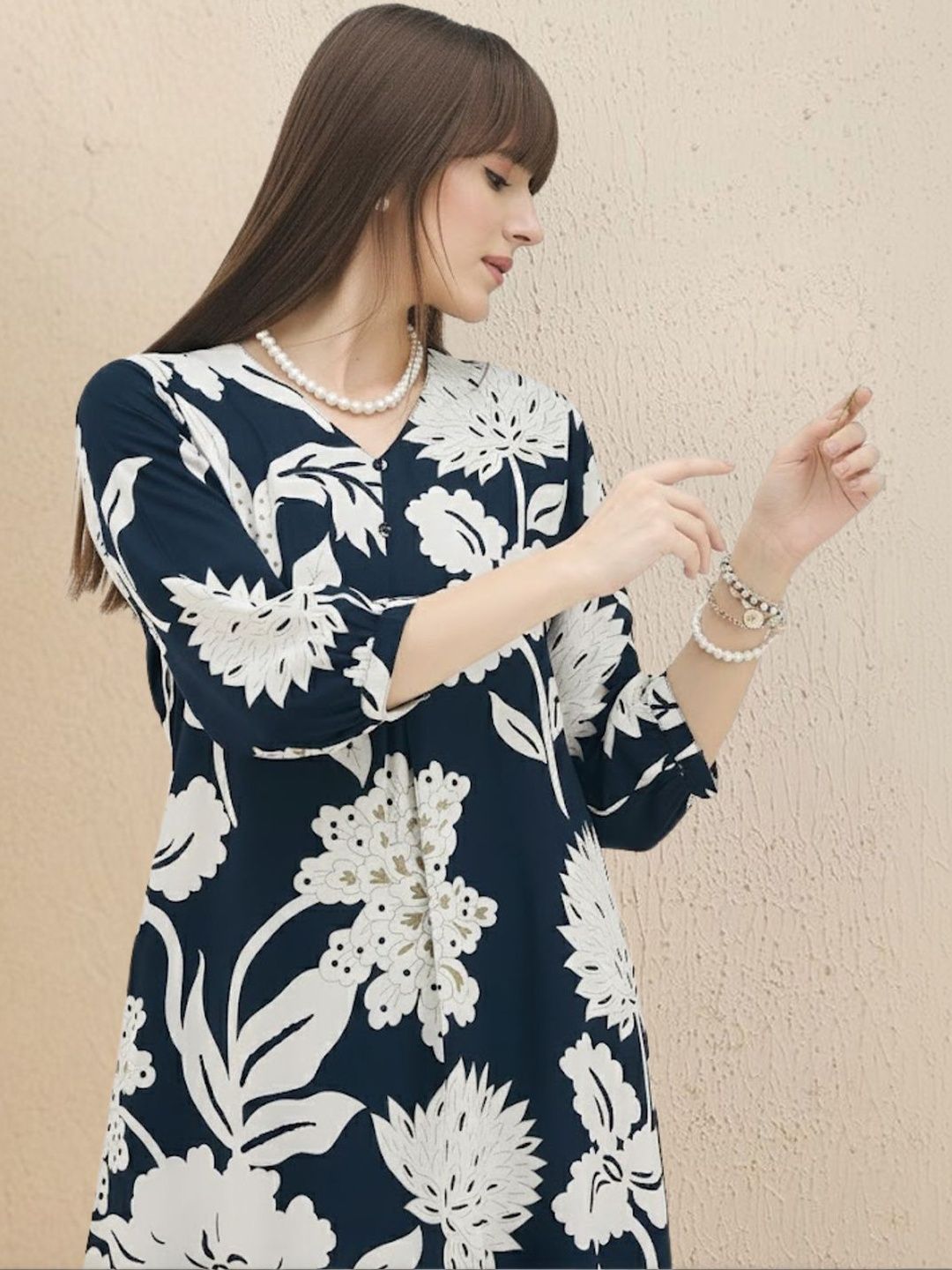 Women Floral Printed Regular Kurta with Trousers