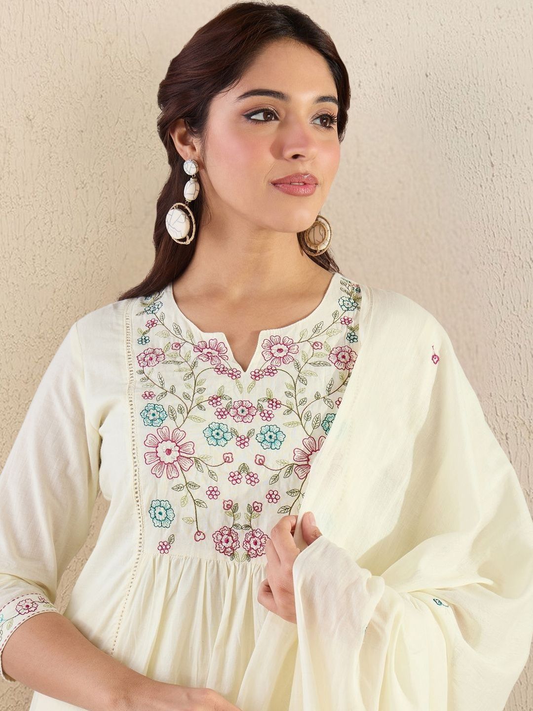 Women Floral Embroidered Empire Thread Work Pure Cotton Kurta with Trousers & With Dupatta