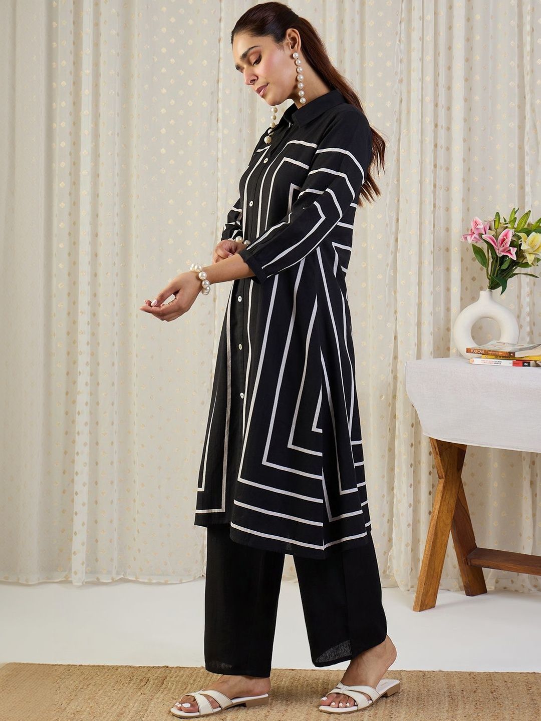Geometric Printed Shirt Collar Straight Kurta With Trousers