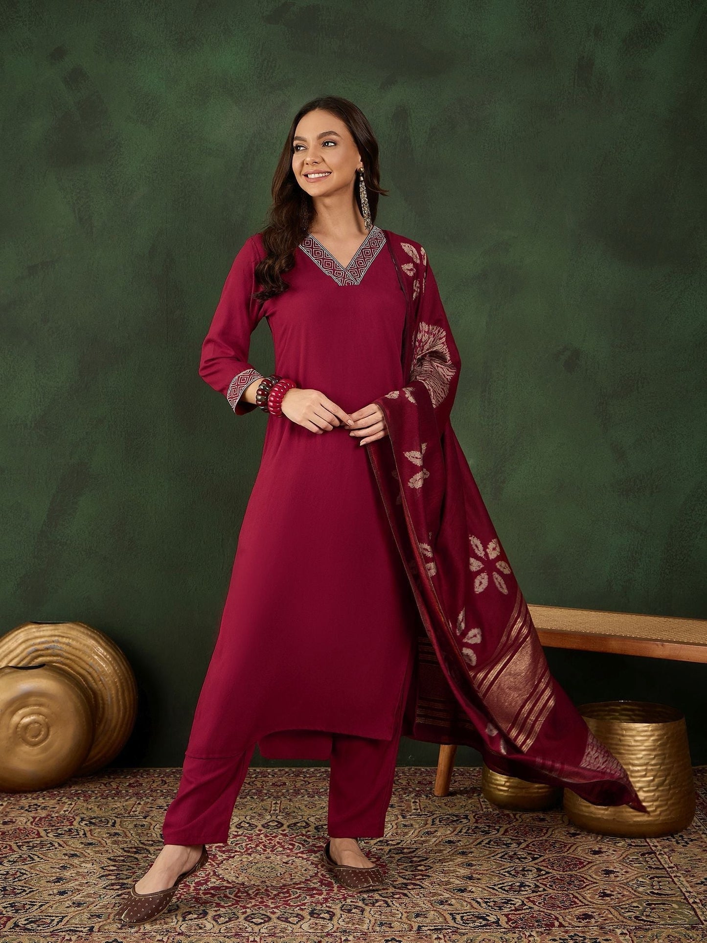 Dhiyona SN Women's Thread Work V-Neck Straight Kurta With Trousers And Dupatta