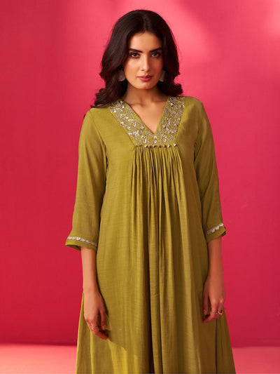 Indyancart IE Women Floral Embroidered Pleated Sequinned Kurta with Trousers