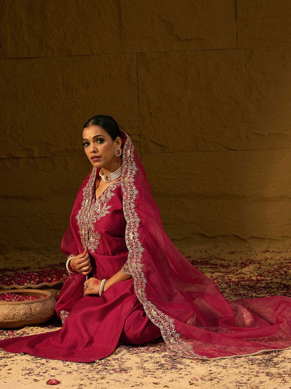 Indyancart IE Ethnic Motifs Embroidered Thread Work Liva Straight Kurta With Trousers & Dupatta