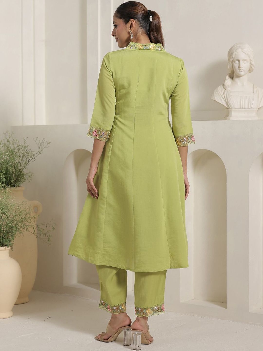Women Floral Embroidered Thread Work Kurta And Palazoos With Dupatta