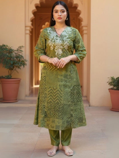 Women Printed Regular Thread Work Kurta with Trousers