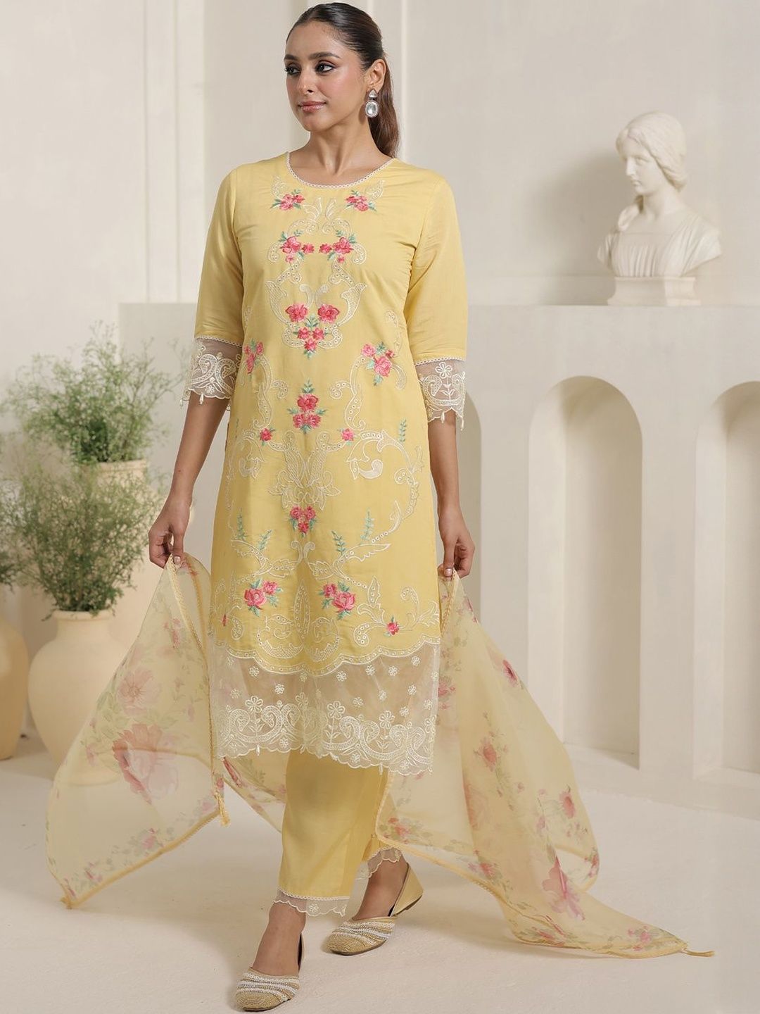 Floral Embroidered Thread Work Straight Kurta & Trousers With Dupatta