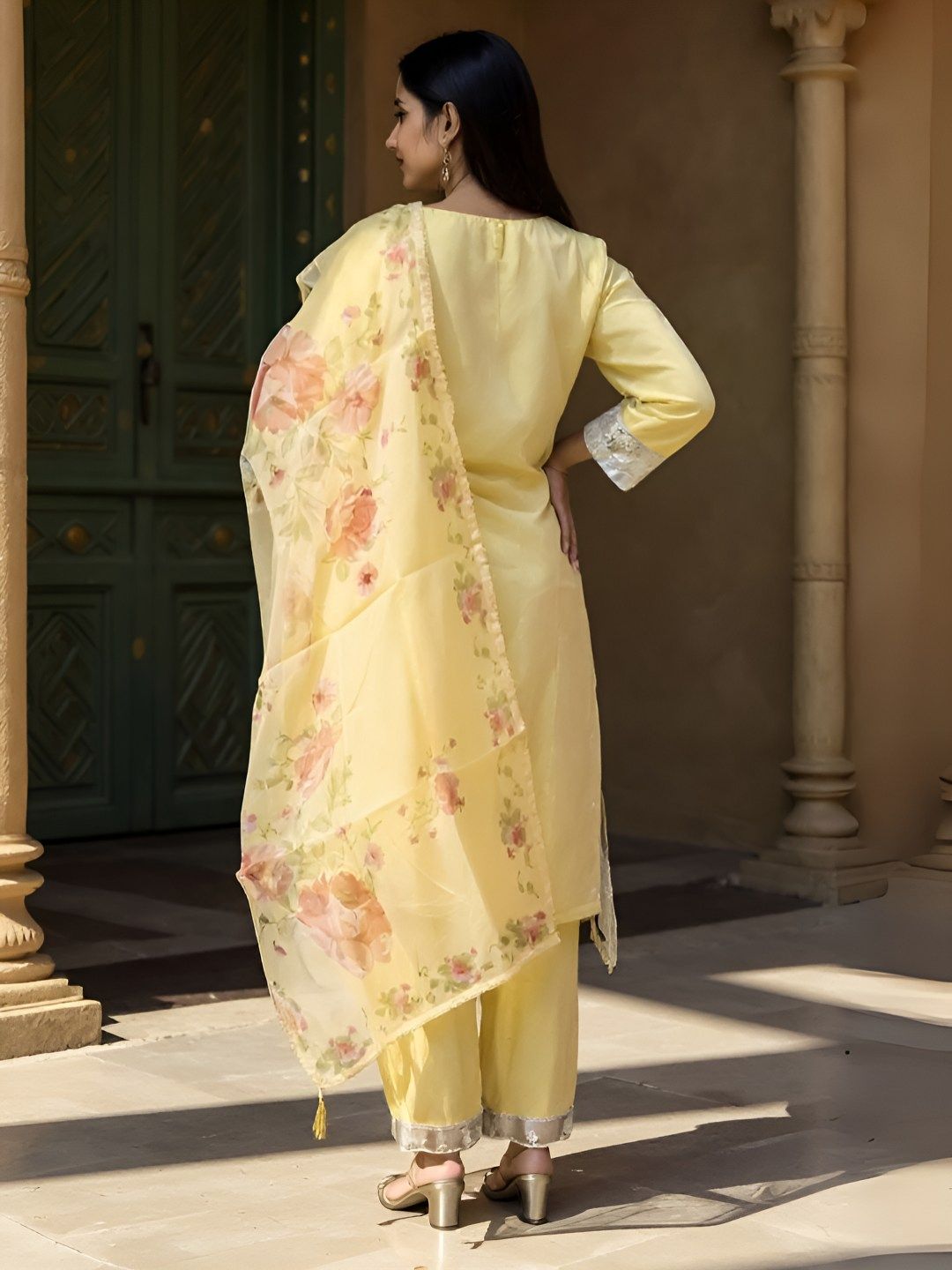 Indyancart IE Women's Women Floral Printed Regular Thread Work Kurta with Trousers & Dupatta