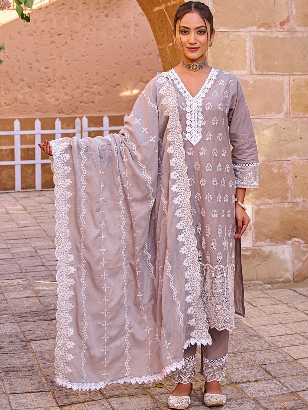 Women Ethnic Motifs Embroidered Regular Thread Work Pure Cotton Kurta with Trousers & With Dupatta