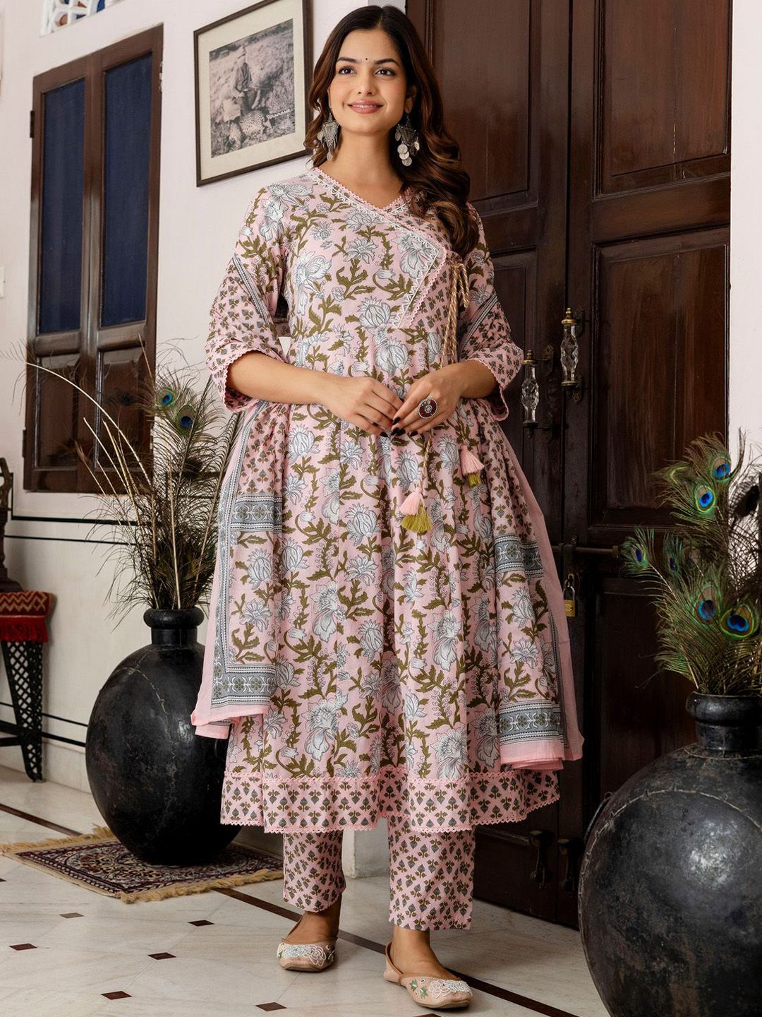 Indyancart IE Women Floral Printed Regular Beads and Stones Pure Cotton Kurta with Trousers & With Dupatta