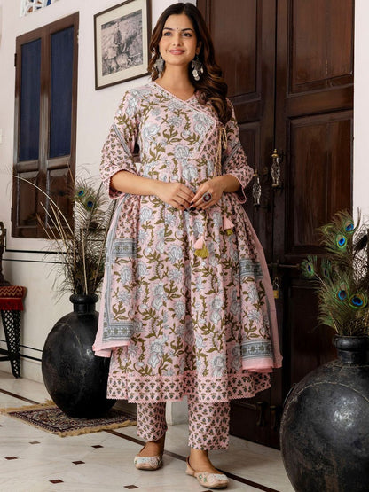Indyancart IE Women Floral Printed Regular Beads and Stones Pure Cotton Kurta with Trousers & With Dupatta