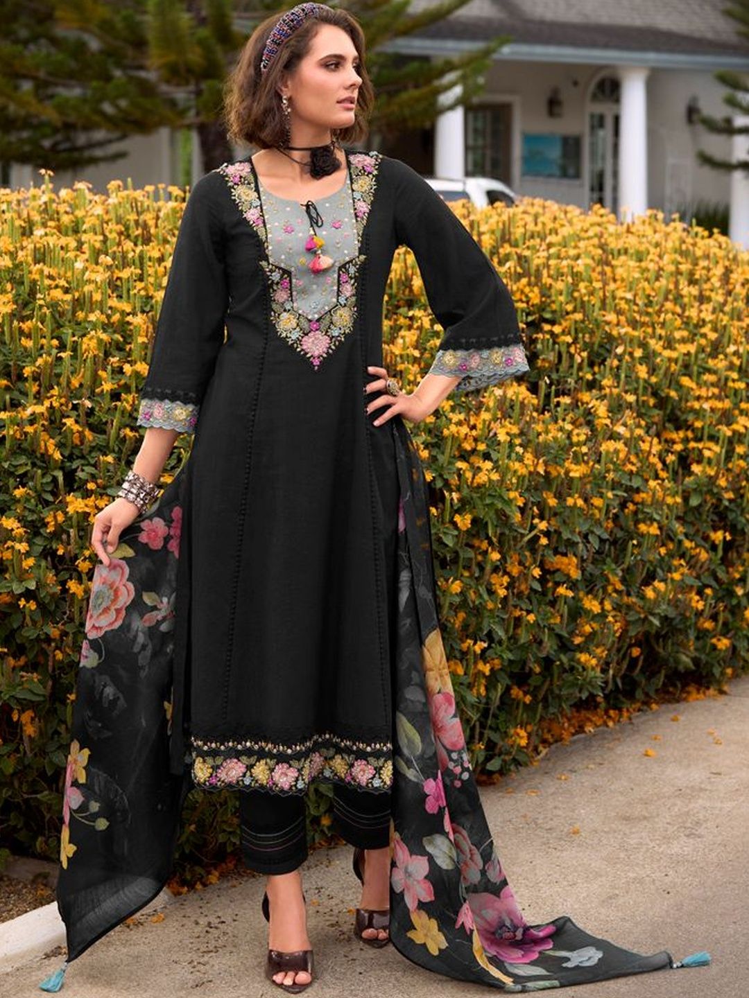 Women Floral Embroidered Regular Thread Work Pure Cotton Kurta with Trousers & With Dupatta