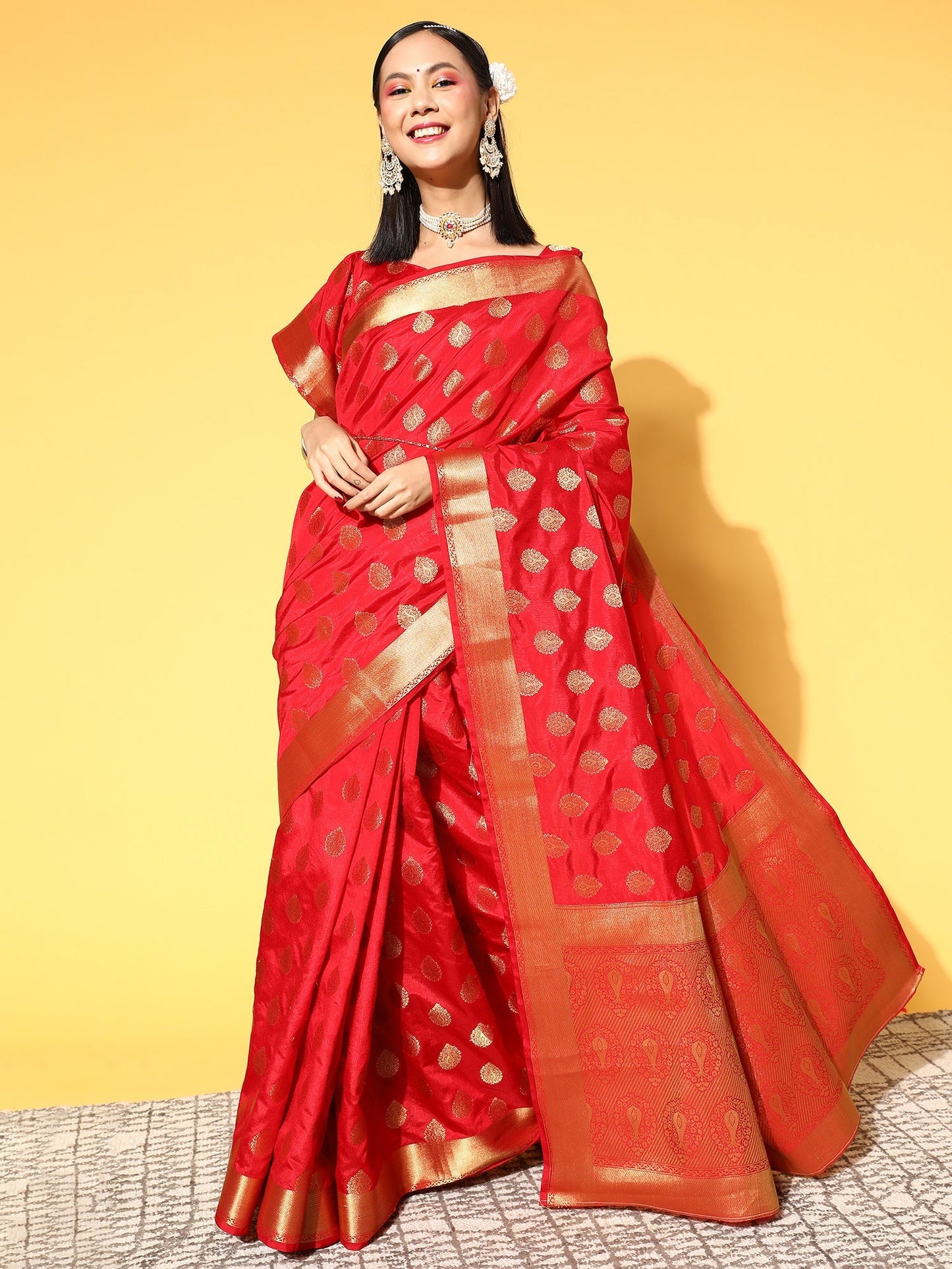 Women's Silk Blend Red Woven Design Celebrity Saree With Blouse Piece