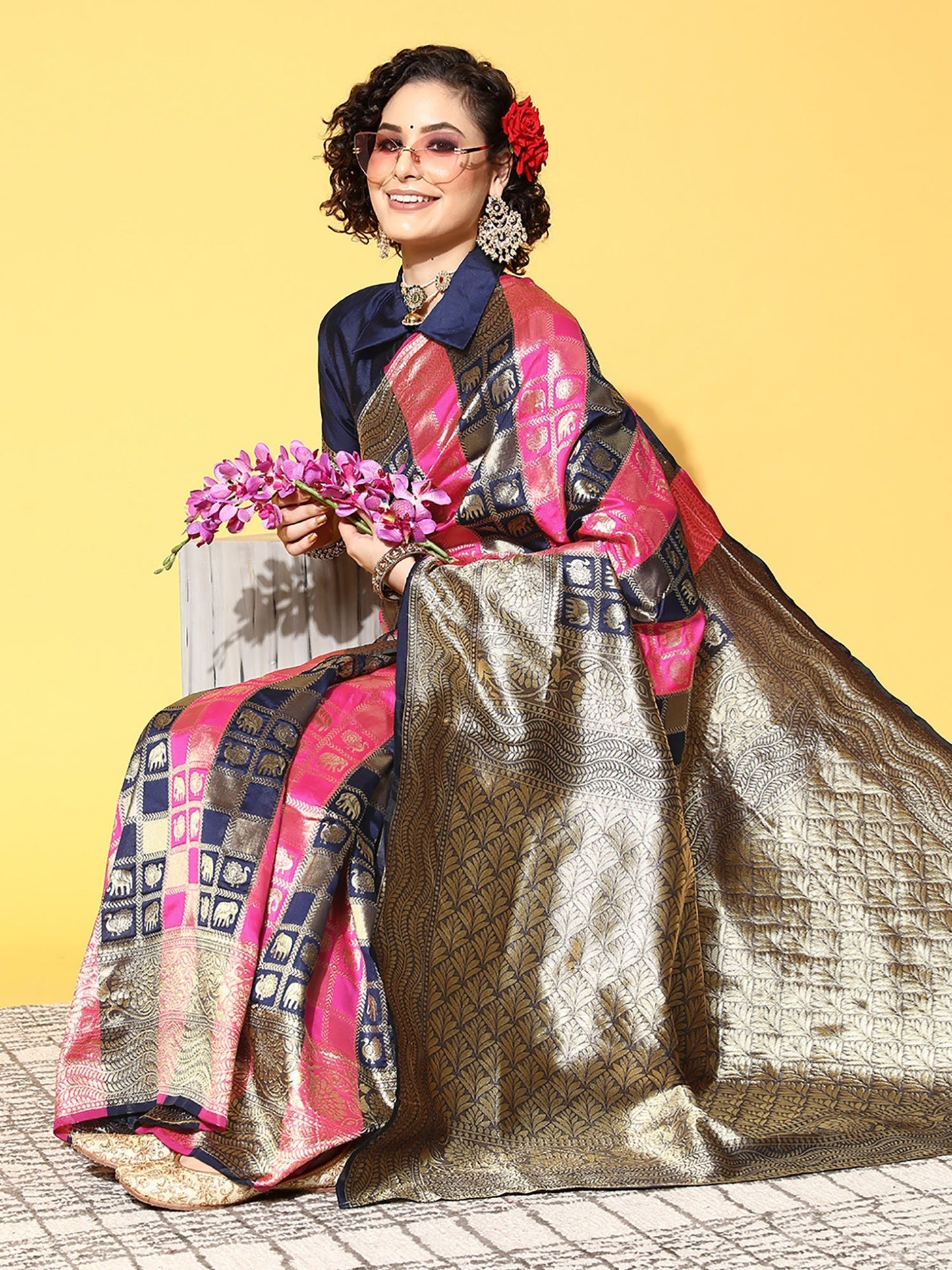 Women's Silk Blend Pink Woven Design Celebrity Saree With Blouse Piece