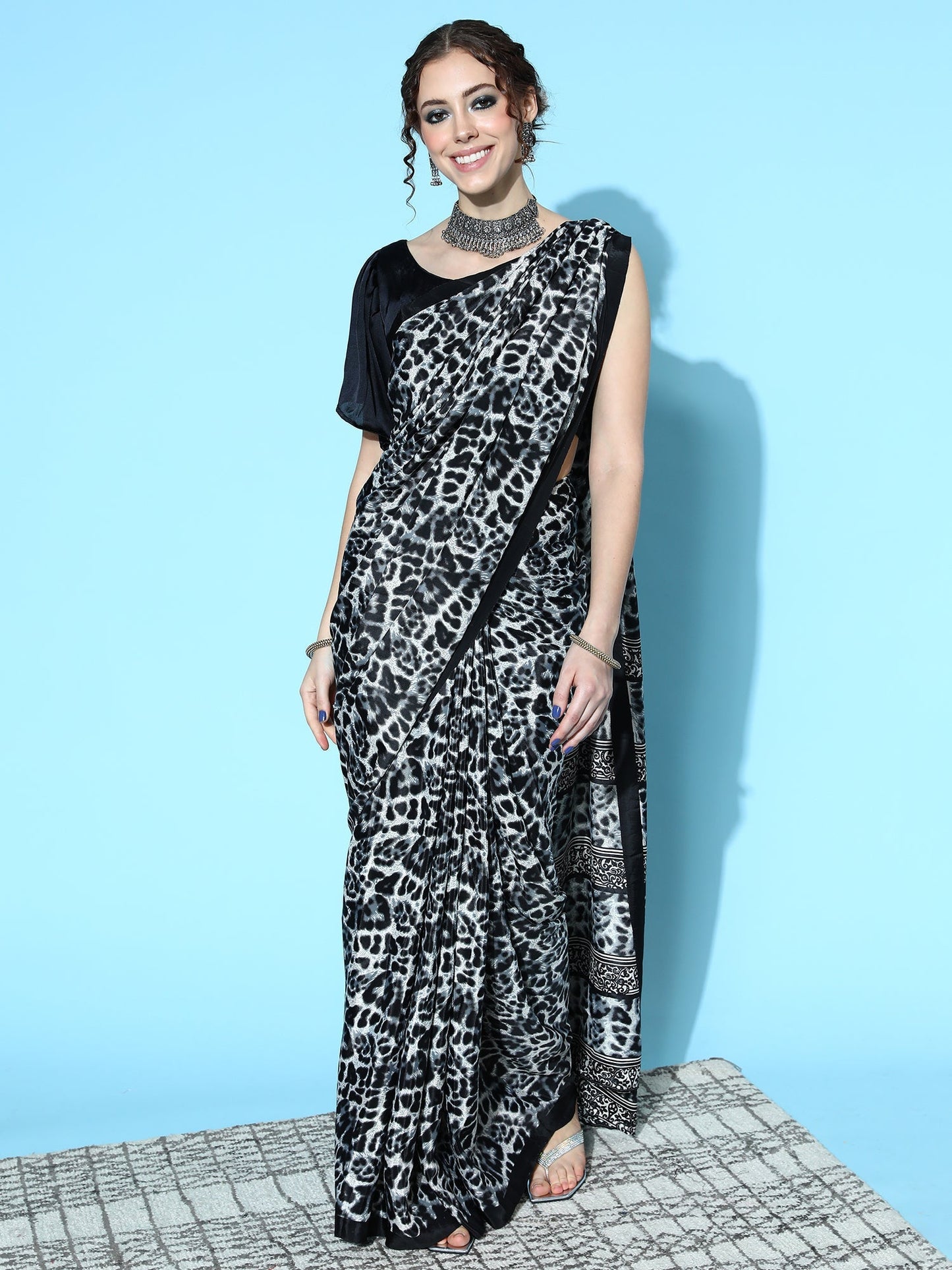 Women's Crepe Black Digital Print Designer Saree With Blouse Piece