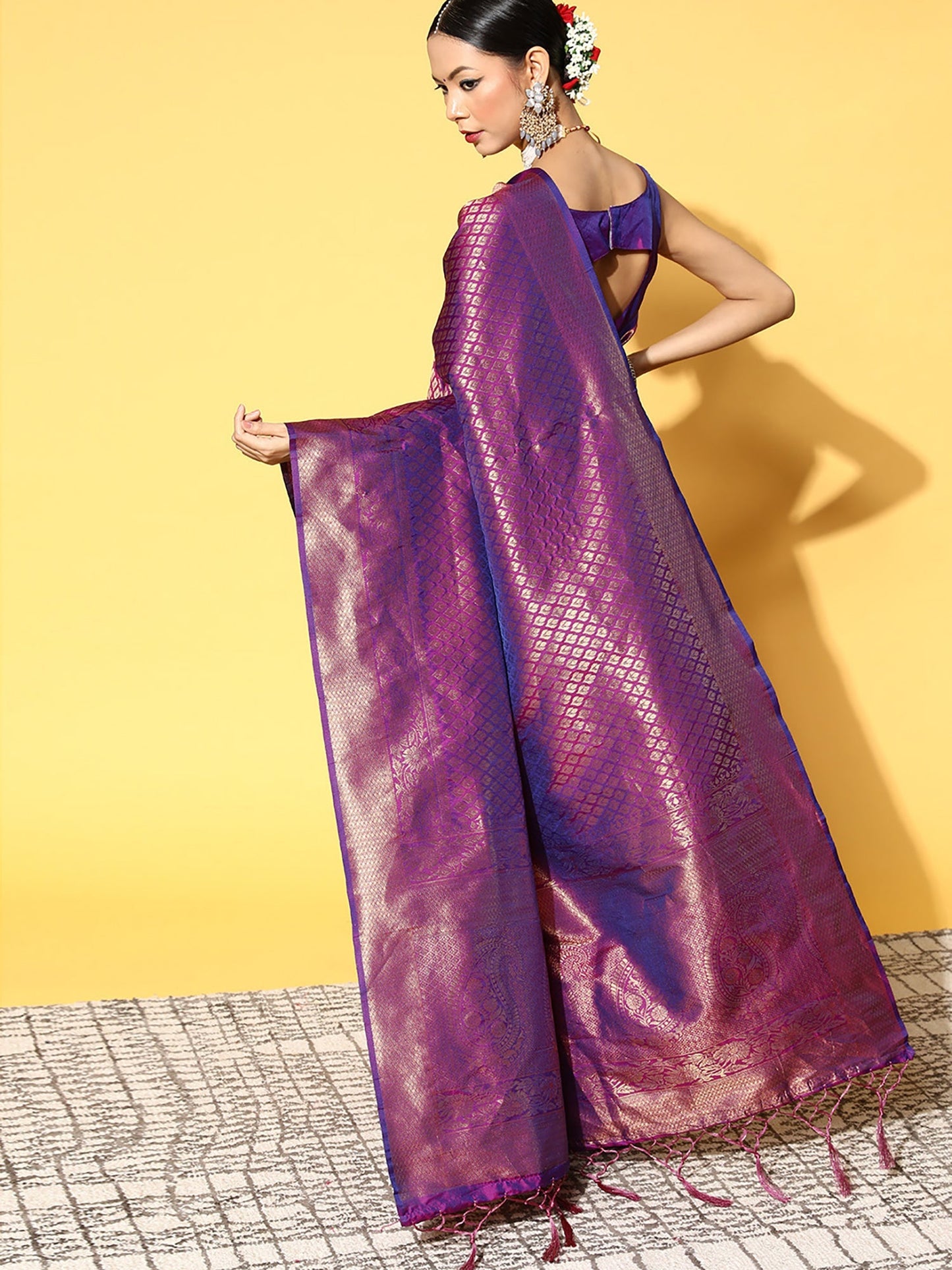 Women's Silk Blend Magenta Woven Design Celebrity Saree With Blouse Piece