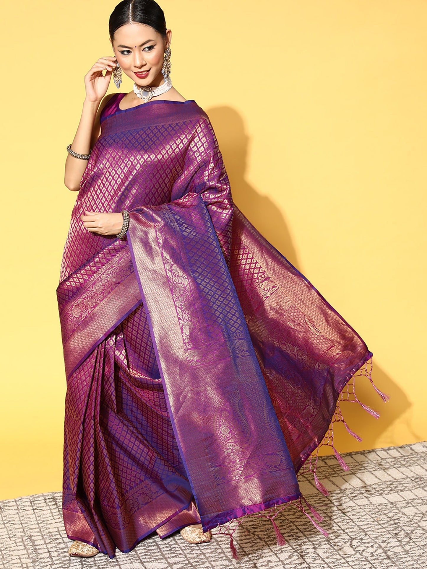 Women's Silk Blend Magenta Woven Design Celebrity Saree With Blouse Piece